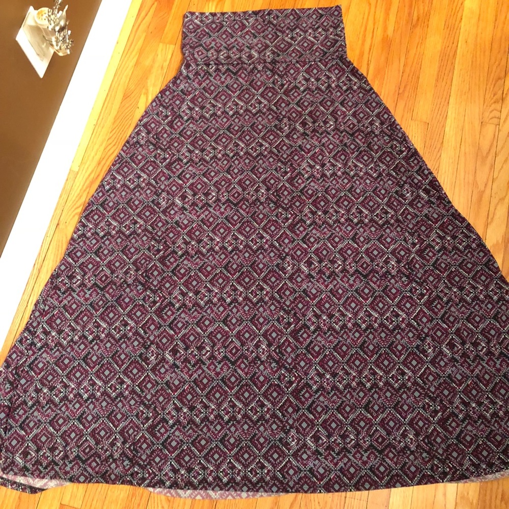 Beautiful geometric print Lularoe maxi skirt